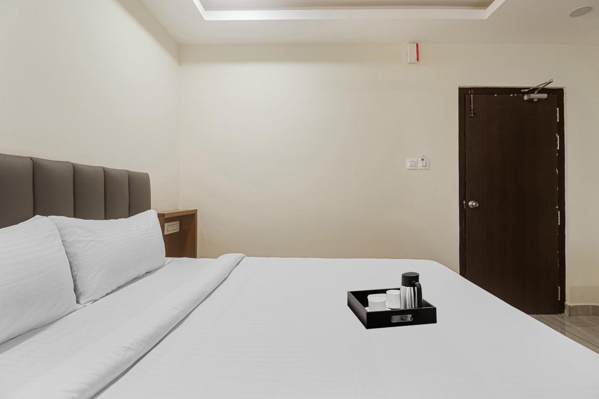 Отель Townhouse Dj Grand Тирупати Экстерьер фото