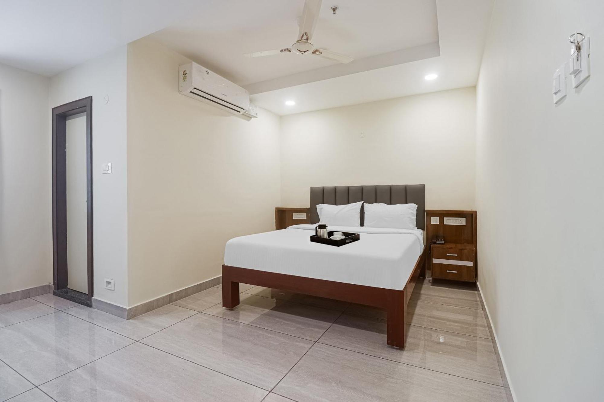 Отель Townhouse Dj Grand Тирупати Экстерьер фото
