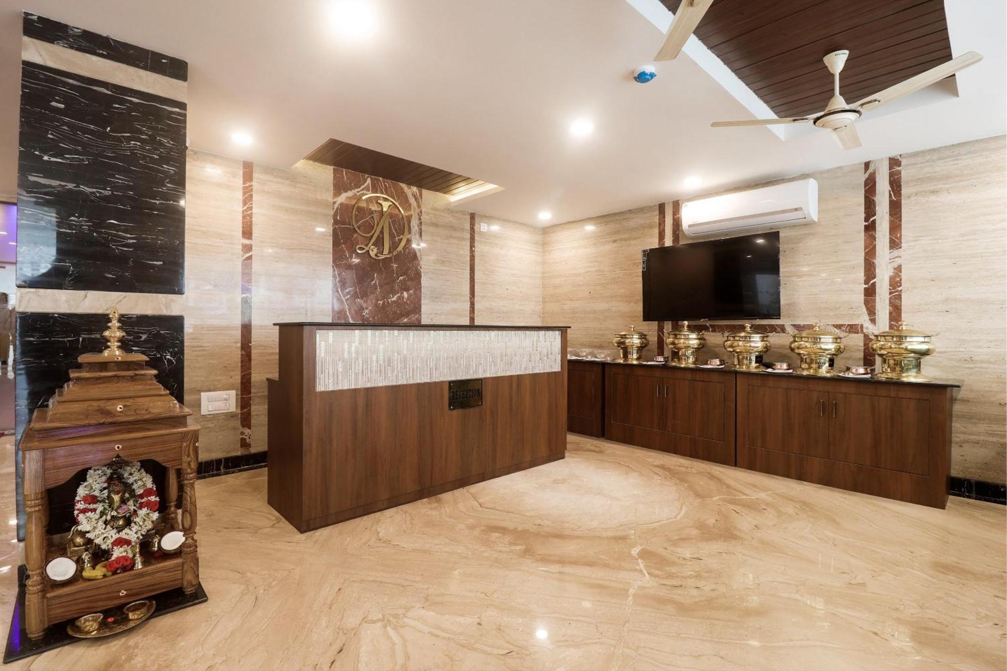 Отель Townhouse Dj Grand Тирупати Экстерьер фото