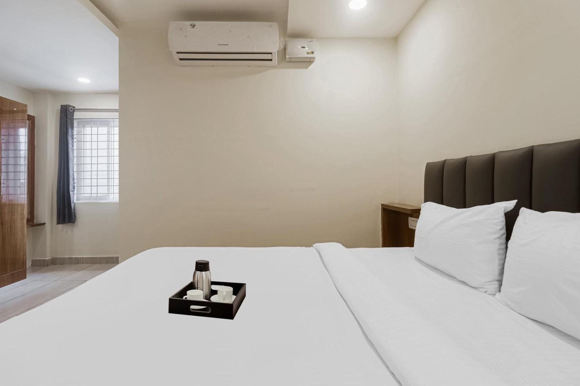 Отель Townhouse Dj Grand Тирупати Экстерьер фото