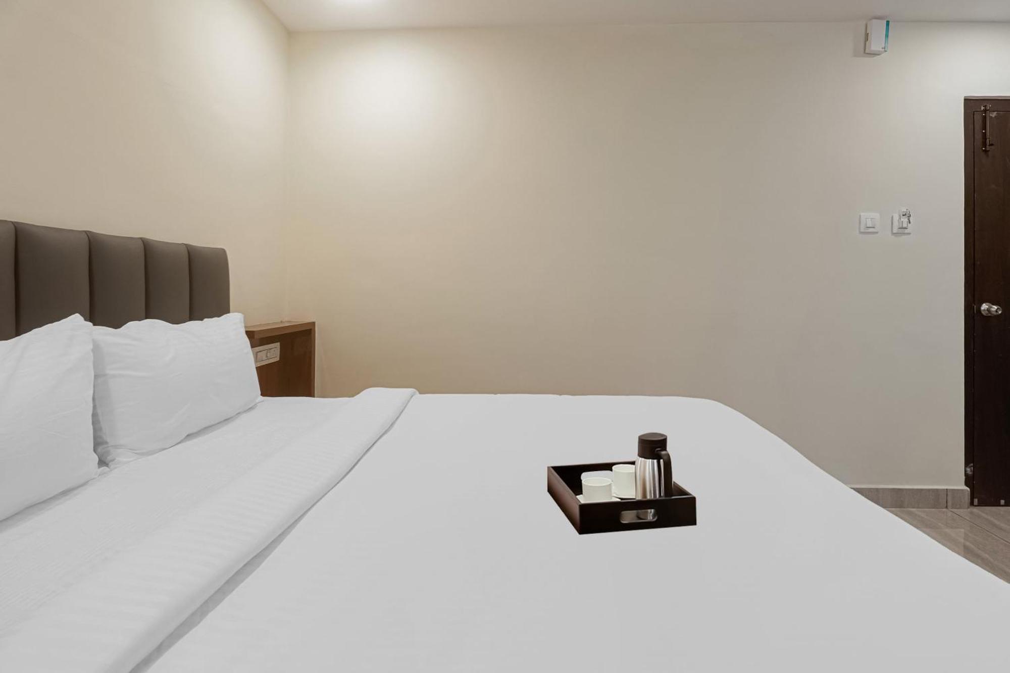 Отель Townhouse Dj Grand Тирупати Экстерьер фото