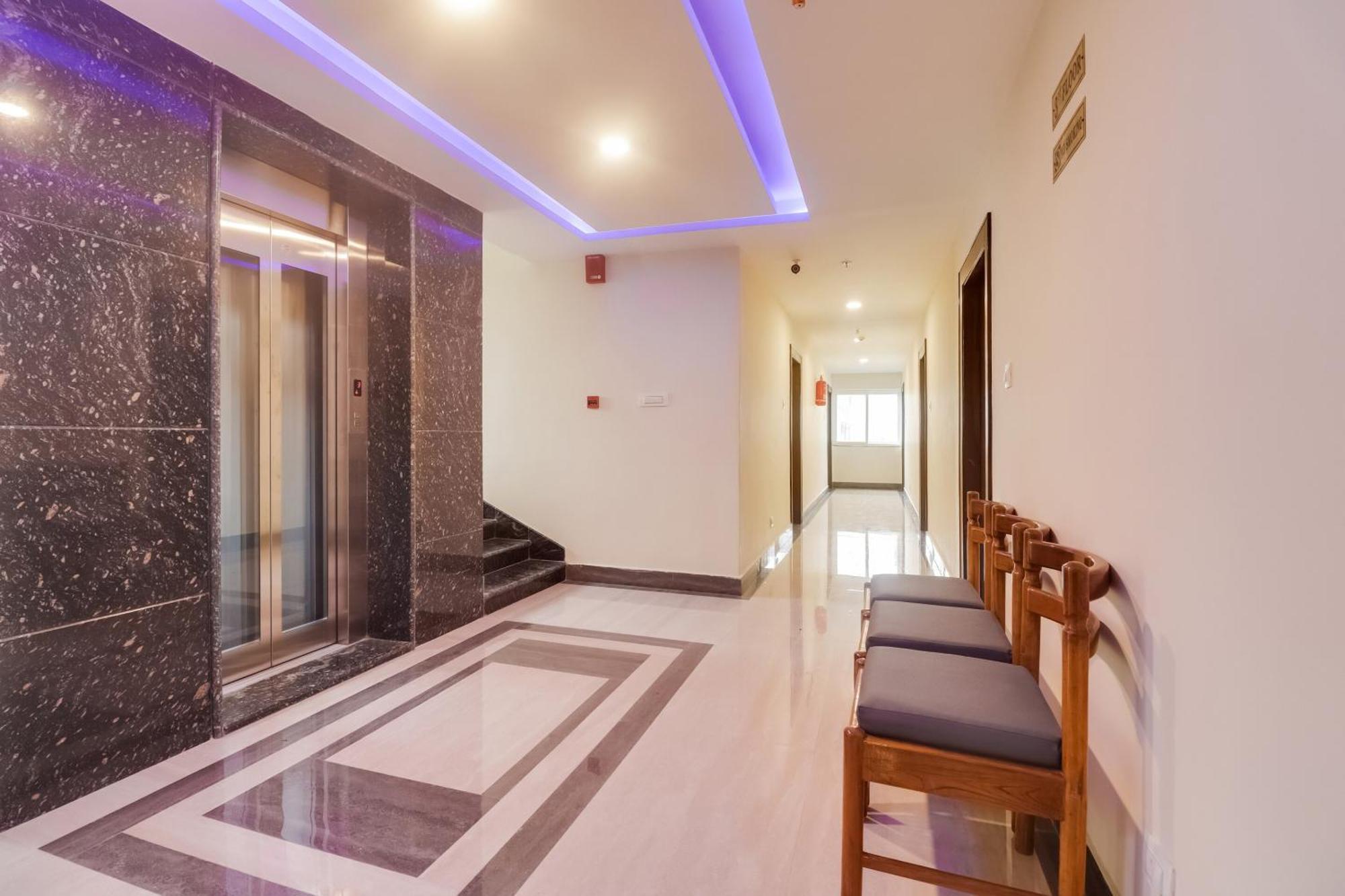 Отель Townhouse Dj Grand Тирупати Экстерьер фото