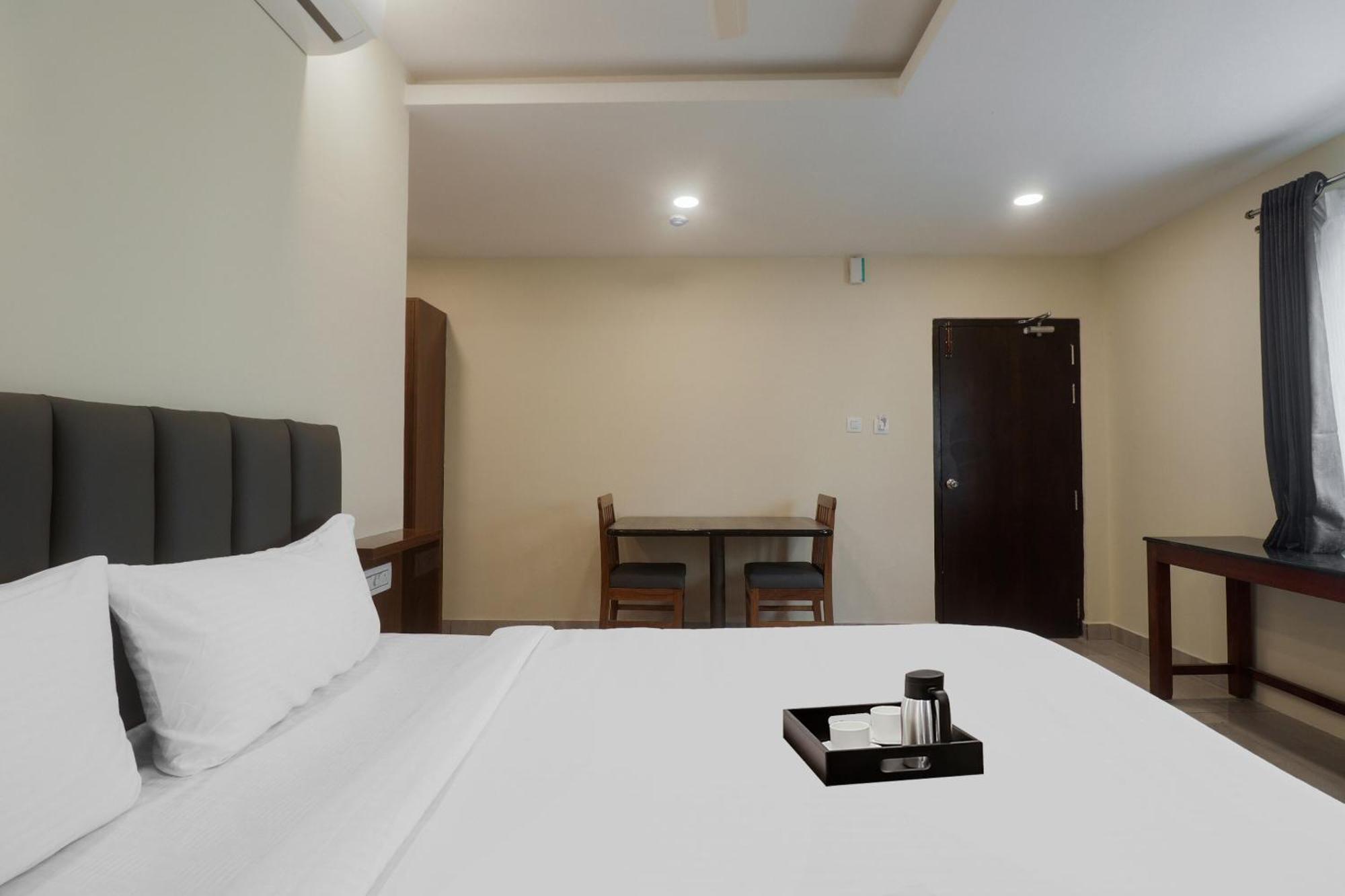 Отель Townhouse Dj Grand Тирупати Экстерьер фото