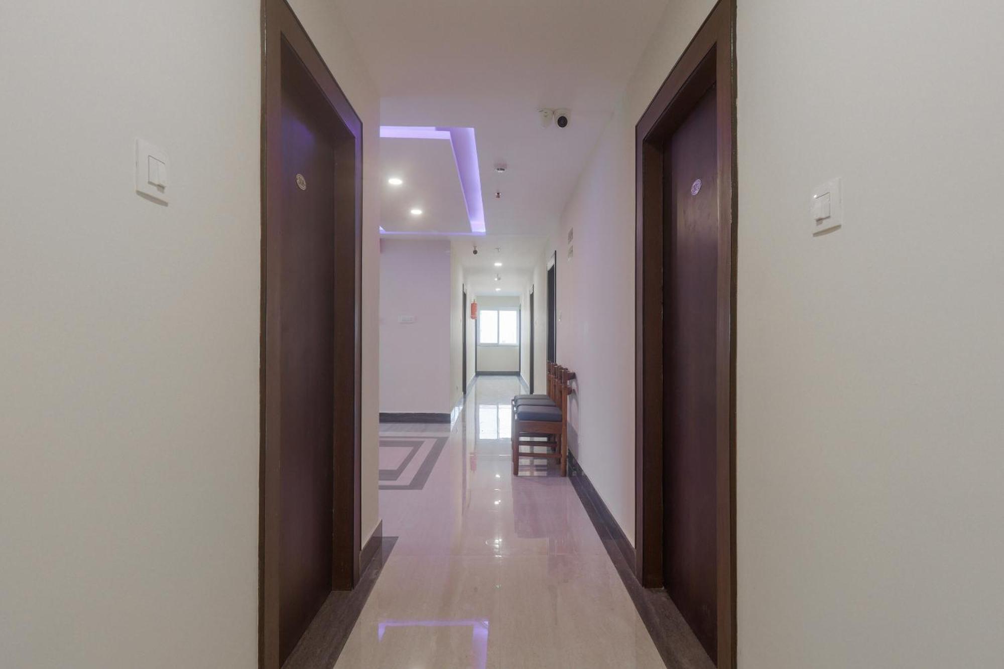 Отель Townhouse Dj Grand Тирупати Экстерьер фото