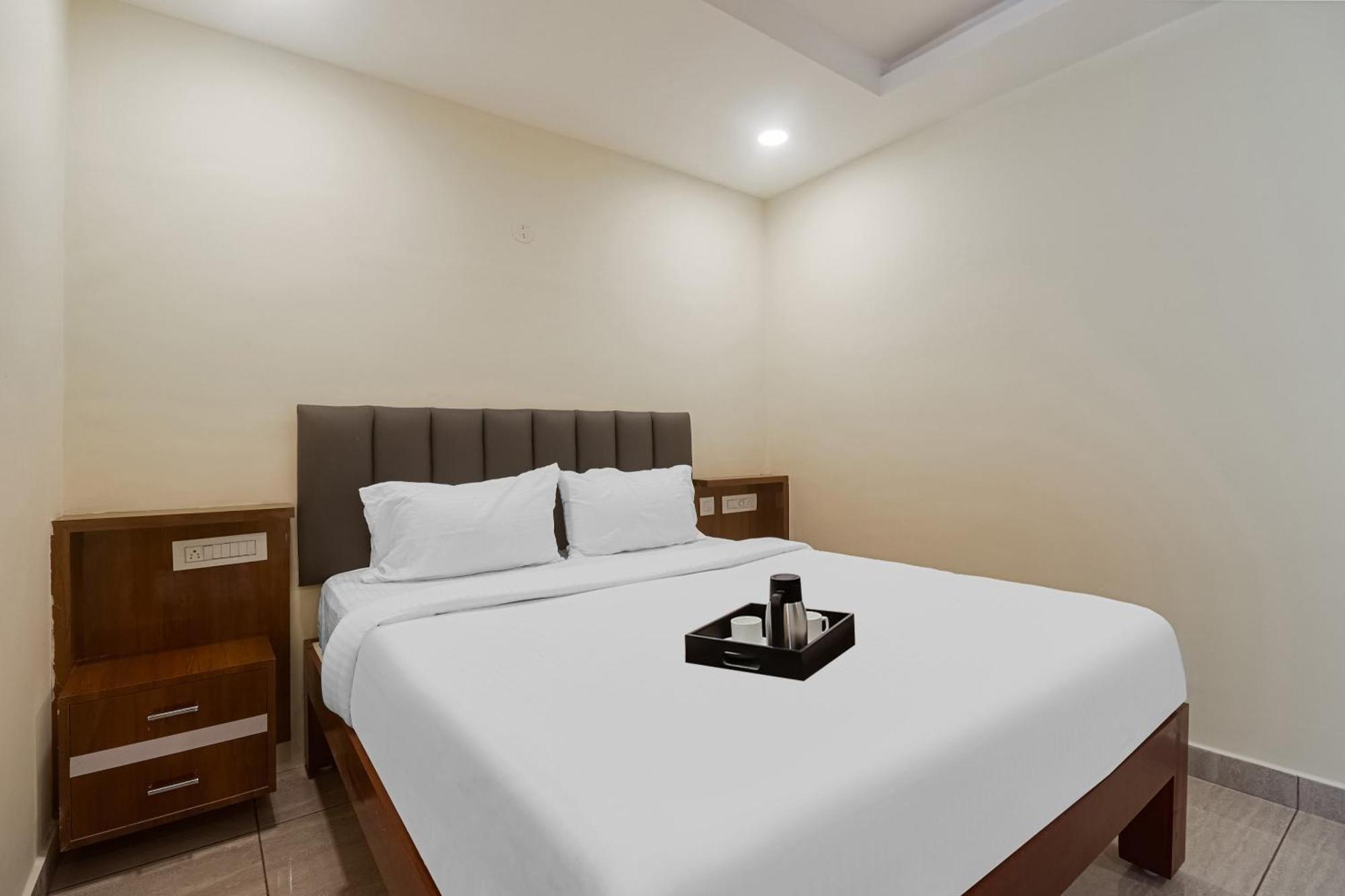 Отель Townhouse Dj Grand Тирупати Экстерьер фото